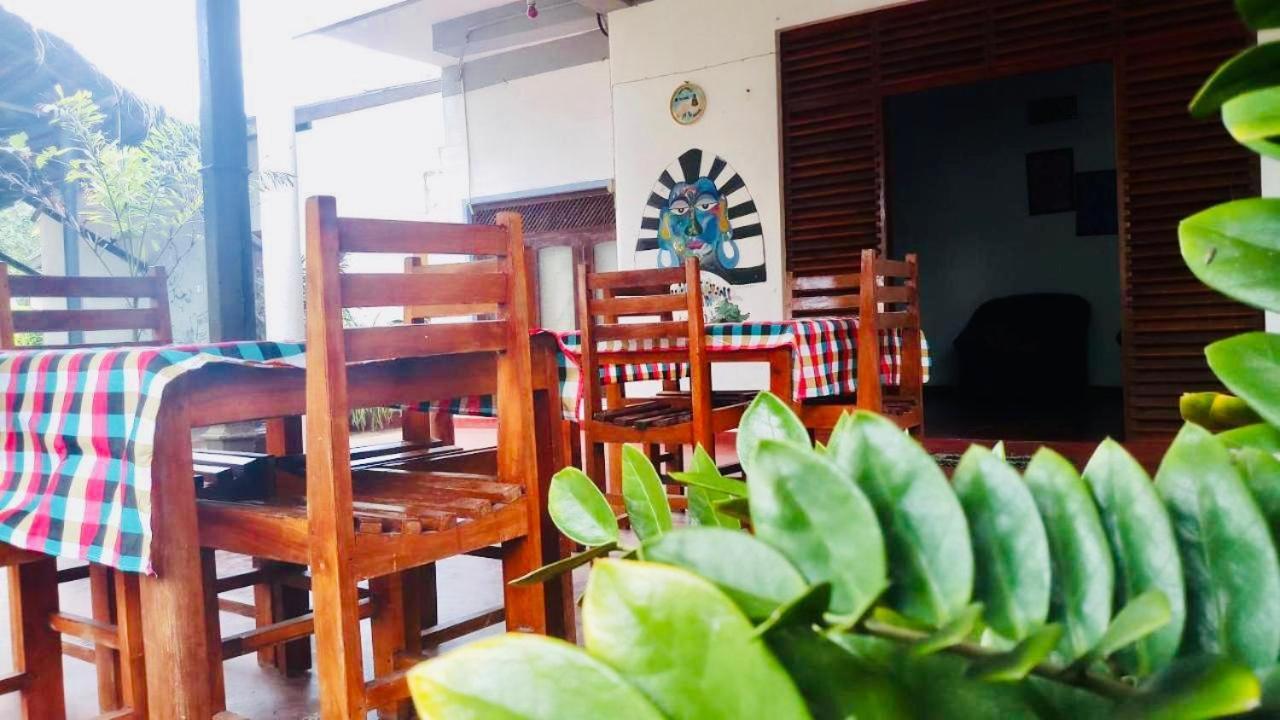 Sunrise Guest House & Restaurant Tangalle Exterior photo