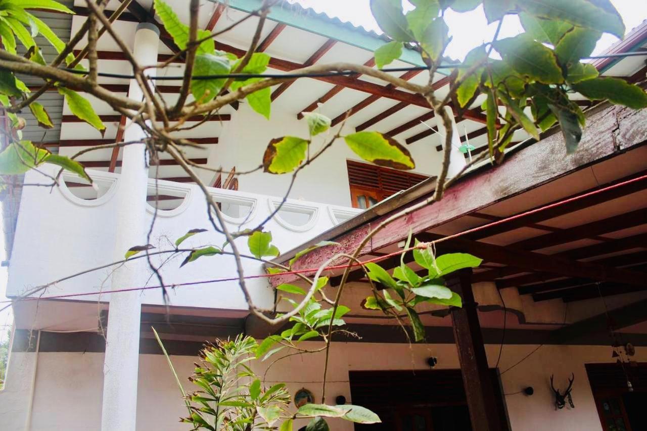 Sunrise Guest House & Restaurant Tangalle Exterior photo